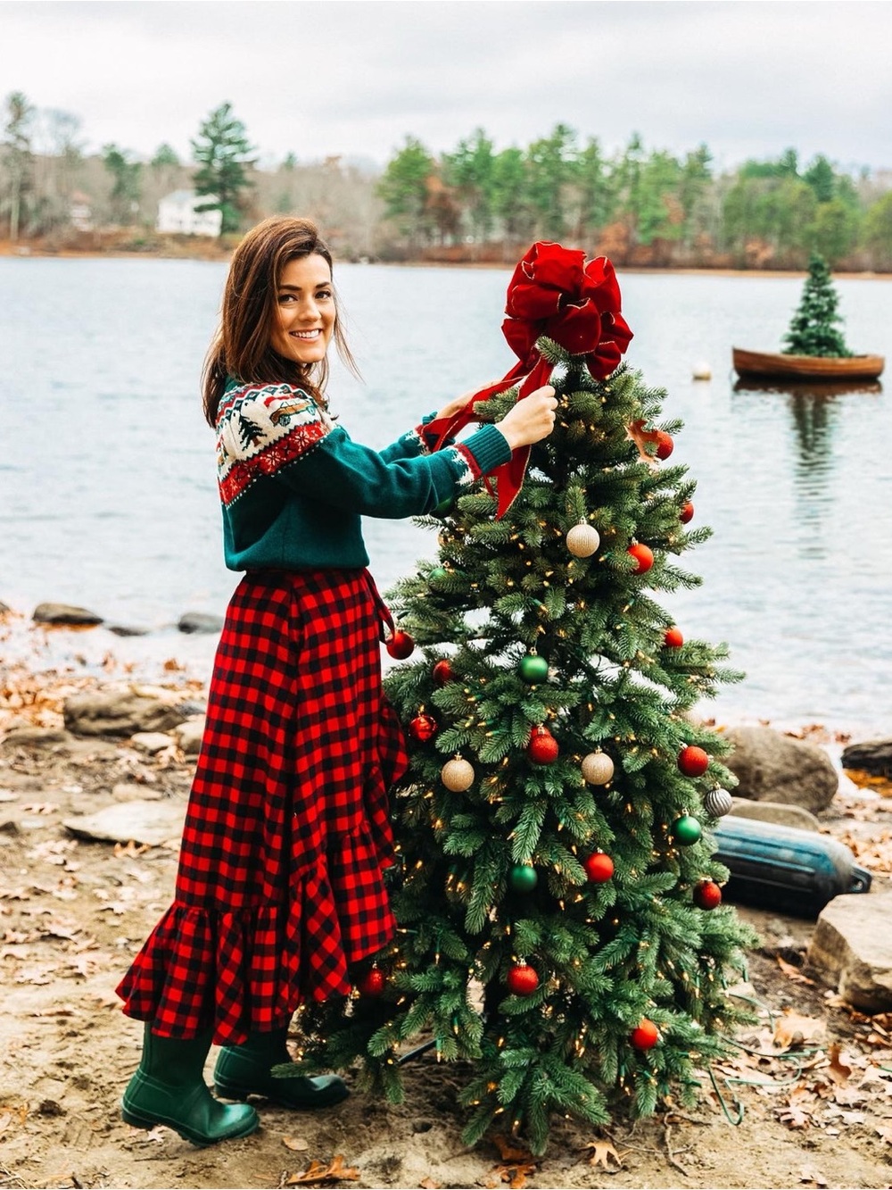Cozy Cabin Sweaters by Kiel James Patrick Griswold Christmas Sweater | Green | X - Picture 9 of 9